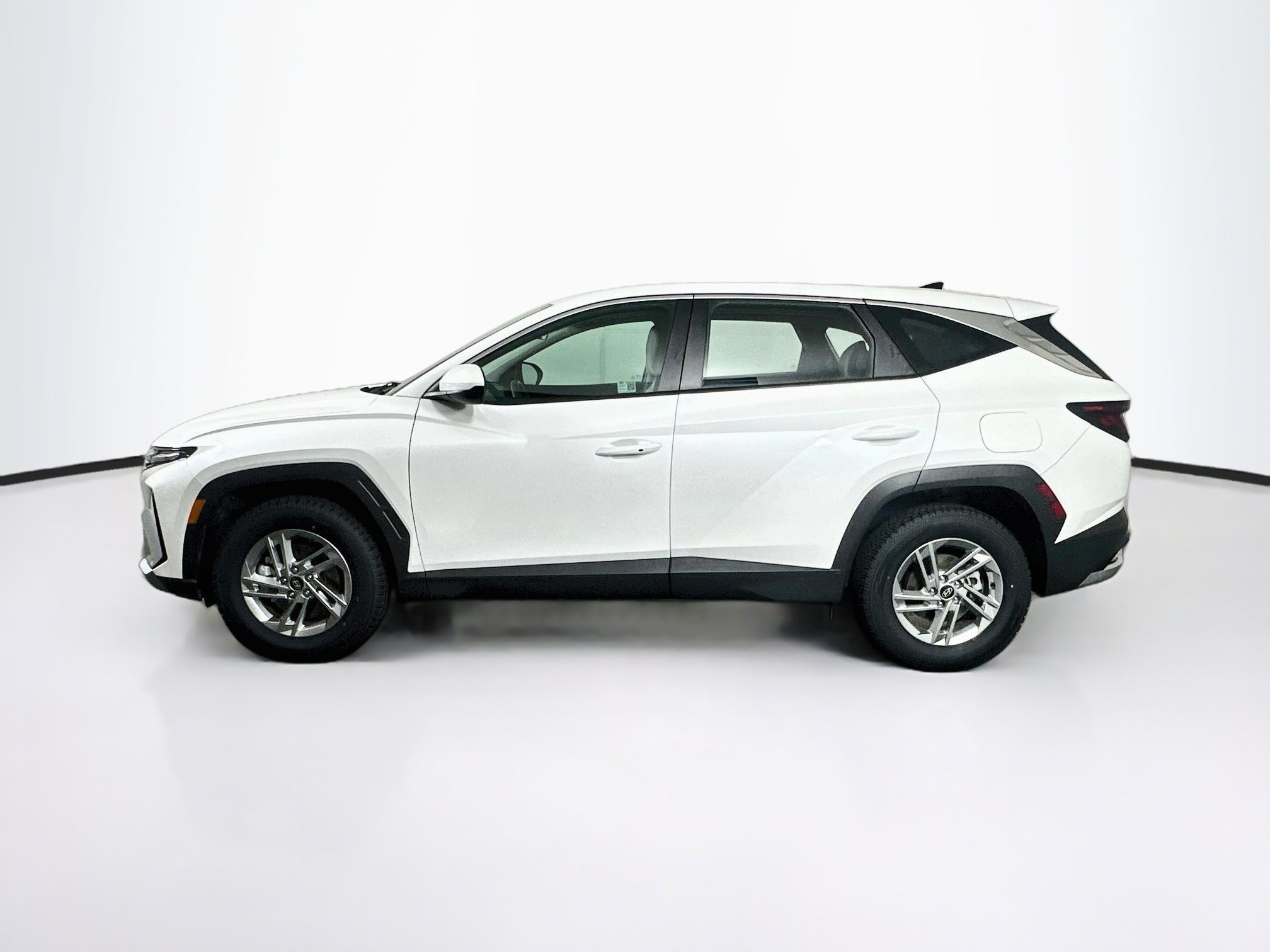 Used 2025 Hyundai Tucson SE AWD/4WD image 4