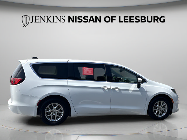 Used 2023 Chrysler Voyager LX FWD image 6