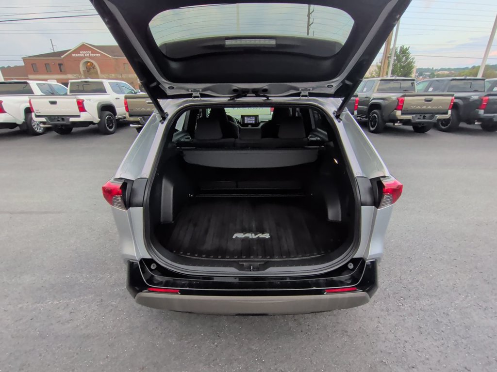 Used 2022 Toyota RAV4 SE w/ Convenience Package AWD/4WD image 24