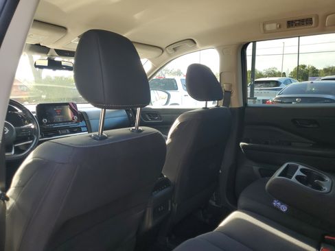 Certified 2024 Nissan Pathfinder SV image 13