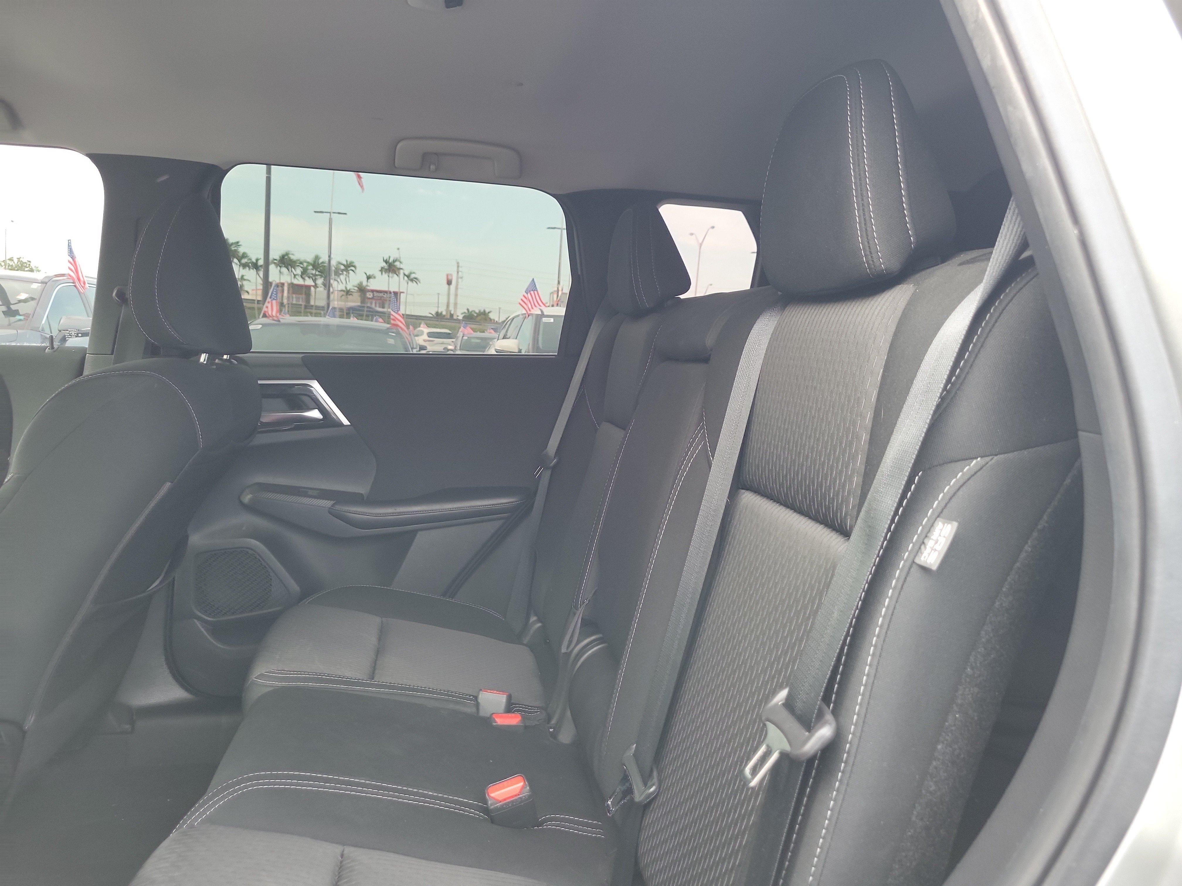 Used 2022 Mitsubishi Outlander ES FWD image 18