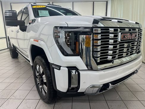 Used 2025 GMC Sierra 3500 Denali w/ Denali Reserve Package image 2