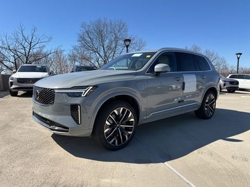 New 2026 Volvo XC90 T8 Plus w/ Protection Package image 3