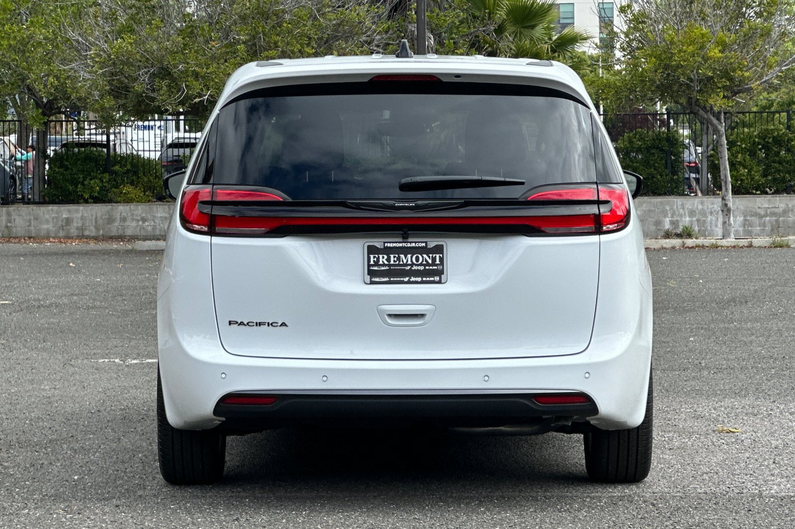 New 2026 Chrysler Pacifica Select FWD image 4