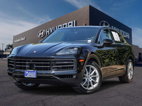 Used 2024 Porsche Cayenne AWD/4WD image 1