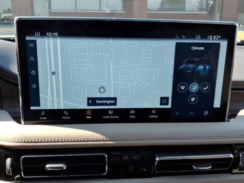Used 2023 Lincoln Nautilus Reserve AWD/4WD image 16