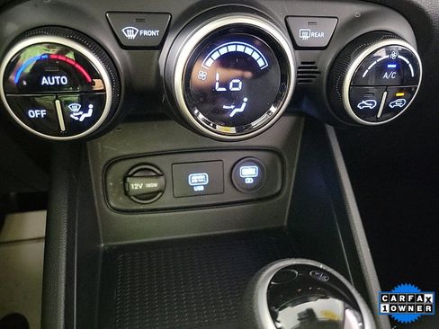 Used 2020 Hyundai Venue SEL image 24