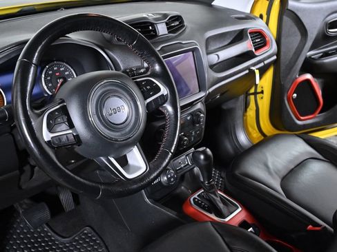 Used 2019 Jeep Renegade Trailhawk AWD/4WD image 12