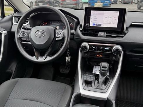 Used 2025 Toyota RAV4 LE image 28