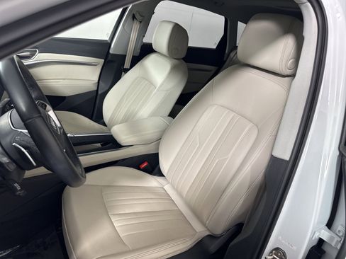 Used 2024 Audi Q8 e-tron Premium Plus w/ Premium Plus Package image 9