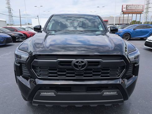 Used 2024 Toyota Tacoma TRD Off-Road AWD/4WD image 8