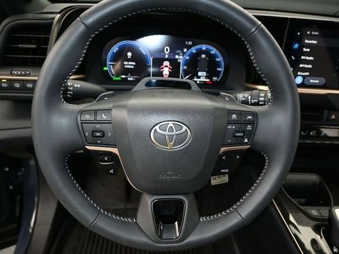 Used 2025 Toyota Crown Signia w/ Advanced Technology Package image 5