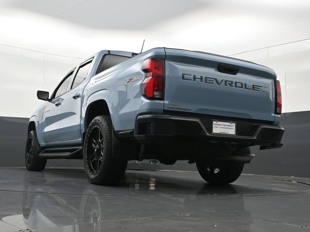 Used 2025 Chevrolet Colorado Z71 w/ Technology Package AWD/4WD image 34