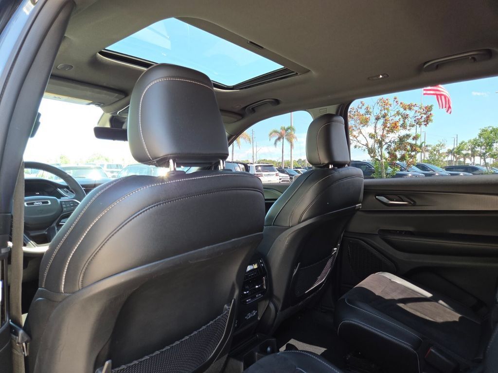 Used 2024 Jeep Grand Cherokee L Altitude AWD/4WD image 26