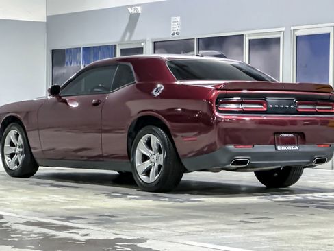 Used 2019 Dodge Challenger SXT RWD image 3