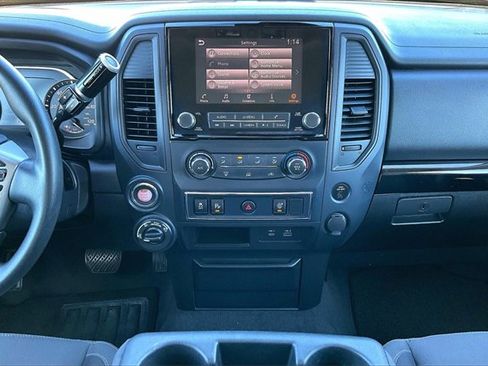 Used 2022 Nissan Titan SV image 6