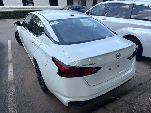 Used 2026 Nissan Altima 2.5 SR FWD image 9