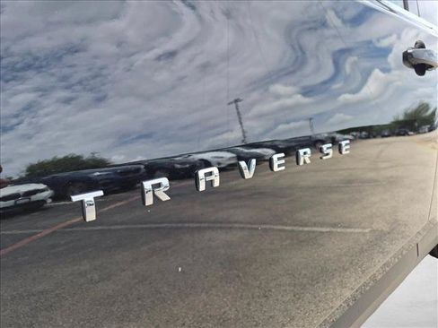 Used 2022 Chevrolet Traverse LS FWD image 10