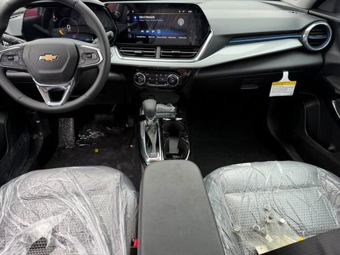 Used 2025 Chevrolet Trax LT w/ Driver Confidence Package image 12