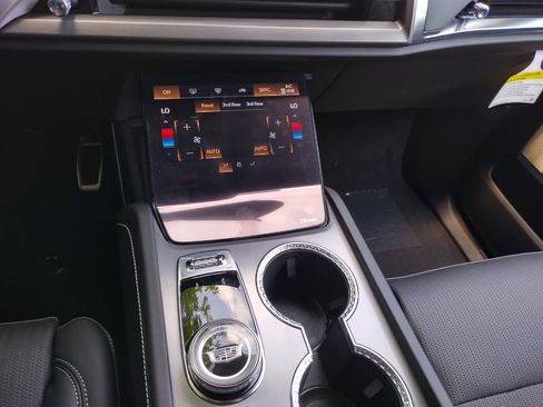 New 2026 Cadillac Vistiq Sport image 16