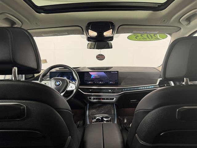 Used 2025 BMW X7 xDrive40i w/ Premium Package AWD/4WD image 17