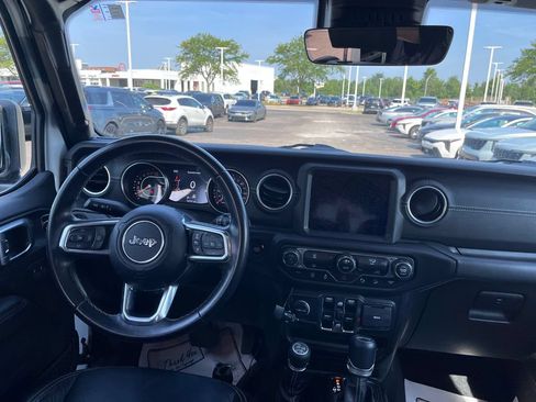 Used 2019 Jeep Wrangler Unlimited Sahara AWD/4WD image 23