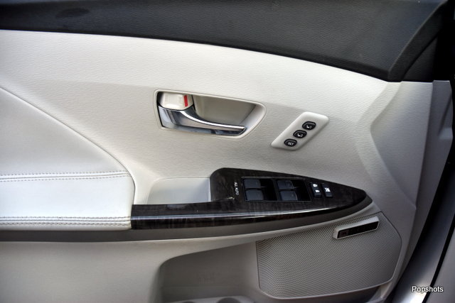 Used 2015 Toyota Venza XLE w/ XLE Premium Package FWD image 9
