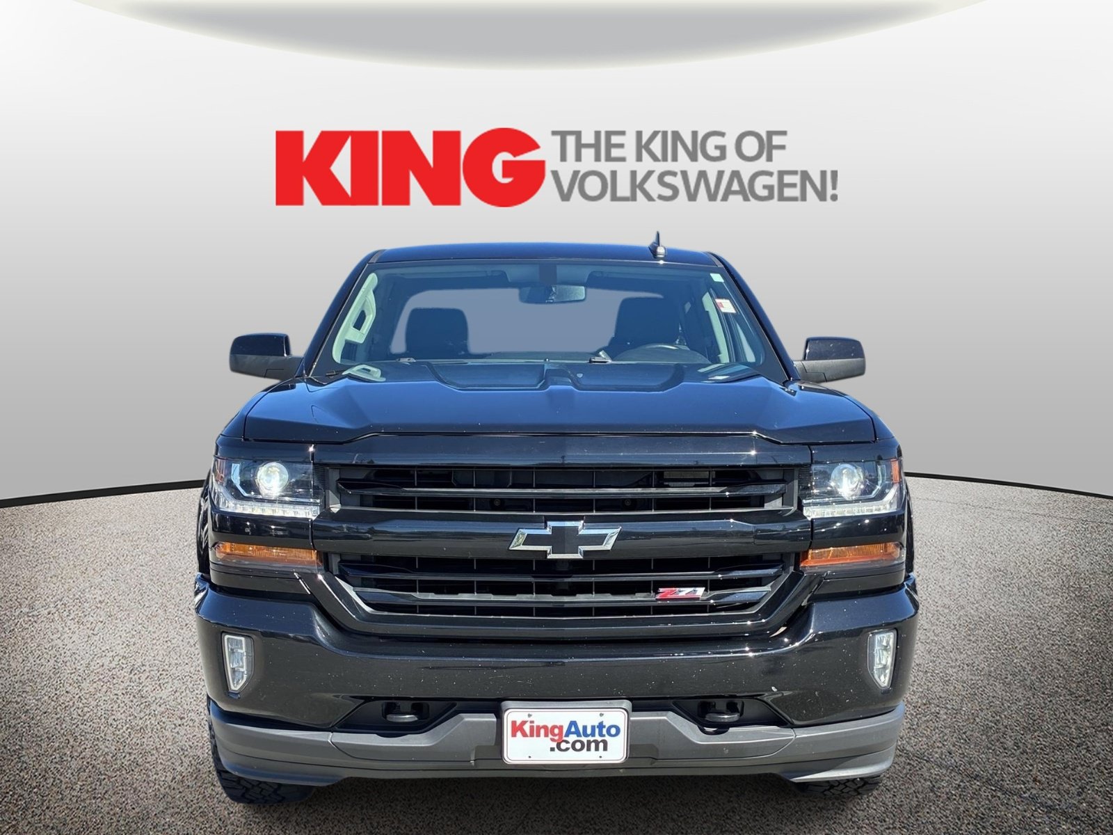 Used 2018 Chevrolet Silverado 1500 LT w/ Midnight Edition AWD/4WD image 8