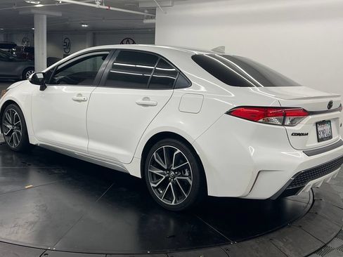 Used 2022 Toyota Corolla SE w/ SE Premium Package FWD image 5