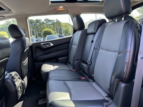 Used 2020 Nissan Pathfinder SL AWD/4WD image 16