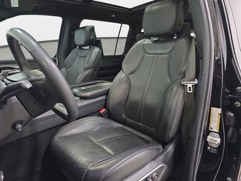 Used 2022 Jeep Wagoneer Series III w/ Premium Group I AWD/4WD image 14