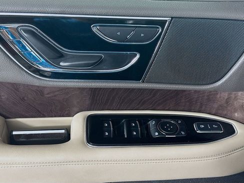 Used 2024 Lincoln Navigator Premiere image 18