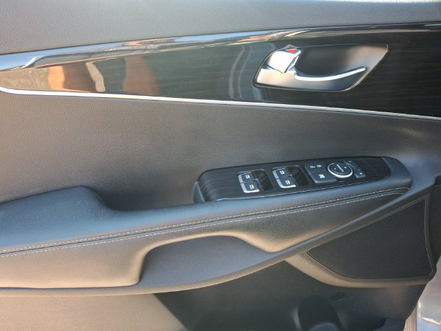 Used 2020 Kia Sorento FWD V6 image 12