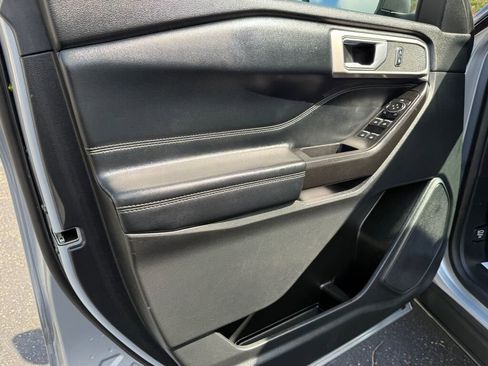 Used 2020 Ford Explorer XLT w/ Equipment Group 202A image 9