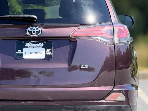 Used 2018 Toyota RAV4 LE w/ All Weather Liner Package FWD image 17