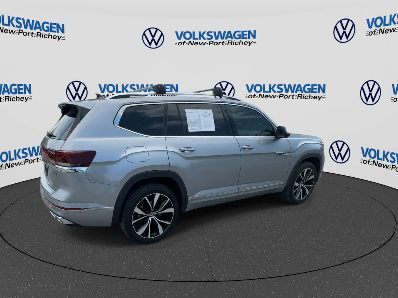 Used 2024 Volkswagen Atlas SEL Premium R-Line AWD/4WD image 8