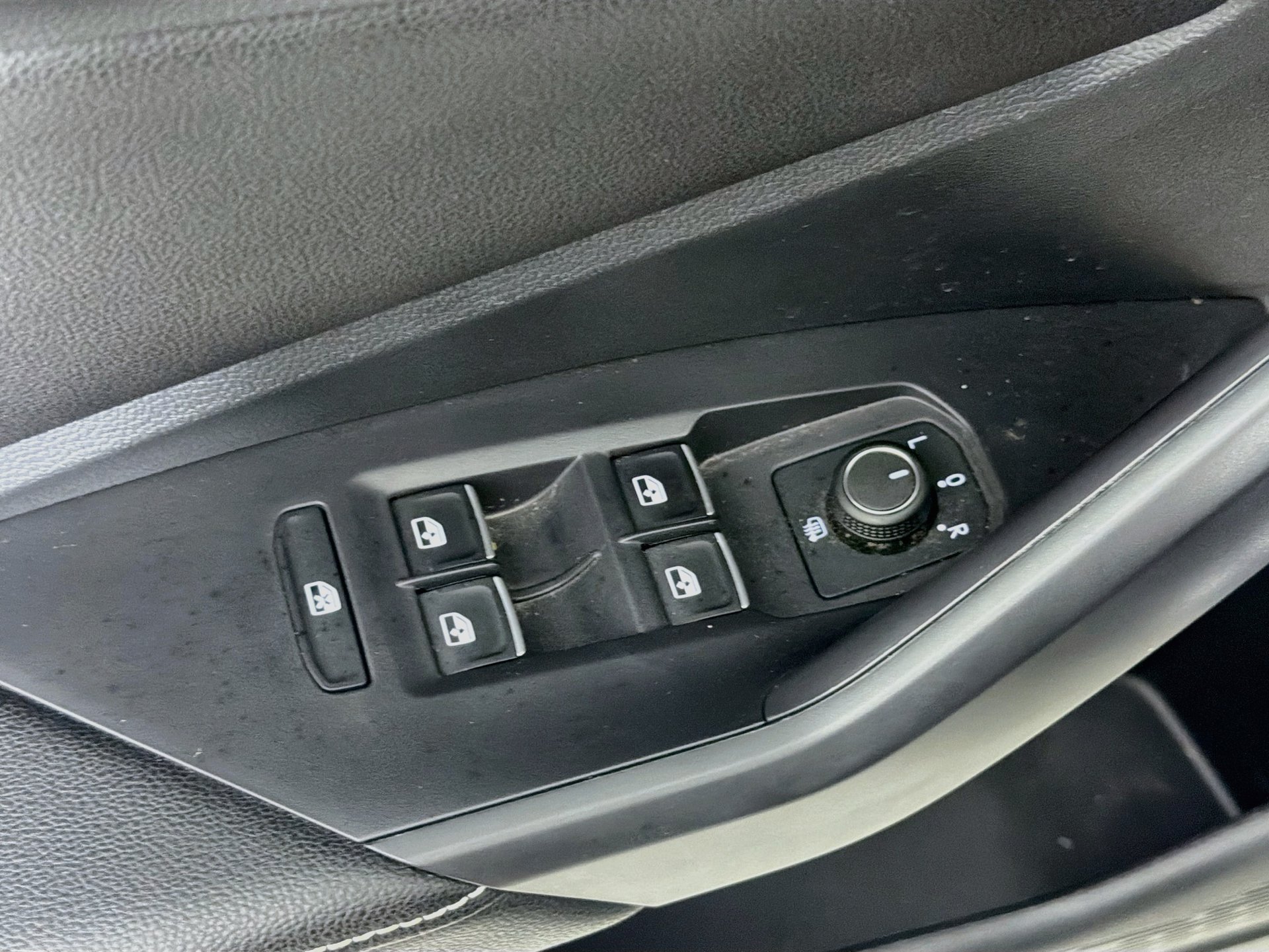 Used 2022 Volkswagen Jetta SE FWD image 16