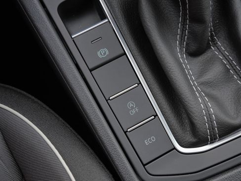 Used 2025 Volkswagen Jetta Sport image 27