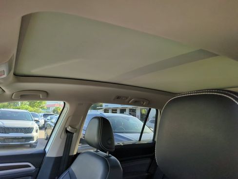 Certified 2023 Volkswagen Atlas SE w/ Panoramic Sunroof Package FWD image 9