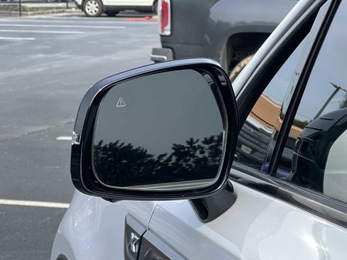 Used 2023 Kia Sorento SX Prestige image 30