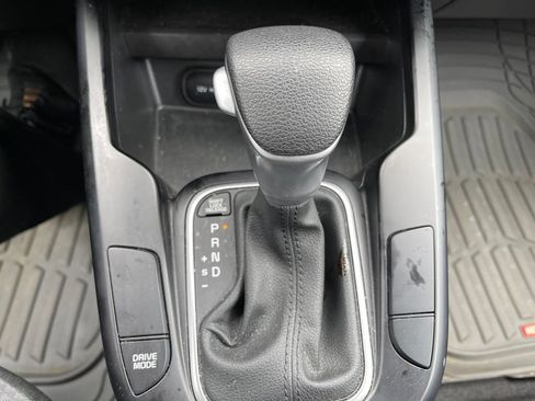 Used 2025 Kia Soul LX w/ LX Technology Package FWD image 11