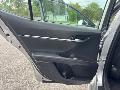 Used 2023 Toyota Camry SE image 18