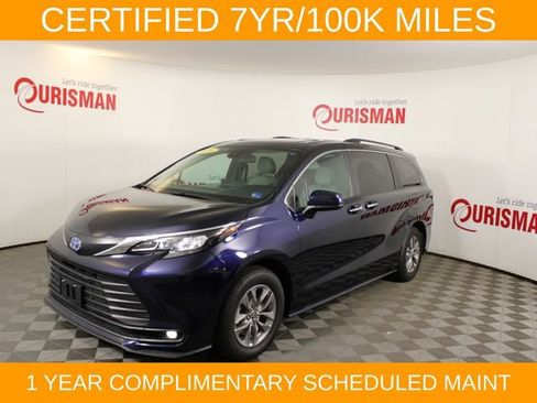 Used 2025 Toyota Sienna XLE FWD image 2