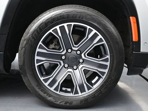 Used 2024 Jeep Wagoneer Series II w/ Flexible Seating Group image 16