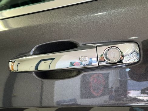 Used 2020 Jeep Grand Cherokee Limited AWD/4WD image 8