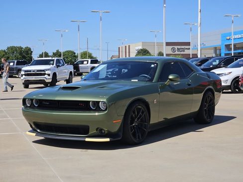 Used 2023 Dodge Challenger R/T Scat Pack RWD image 4