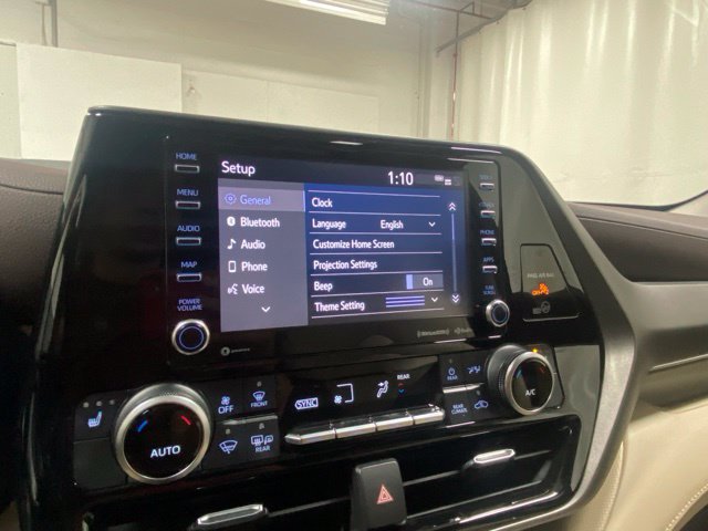 Used 2020 Toyota Highlander XLE FWD image 21