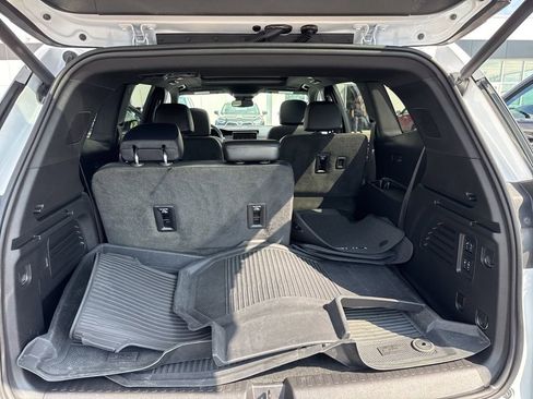 Used 2025 GMC Acadia Denali w/ LPO, Floor Liner Package AWD/4WD image 27