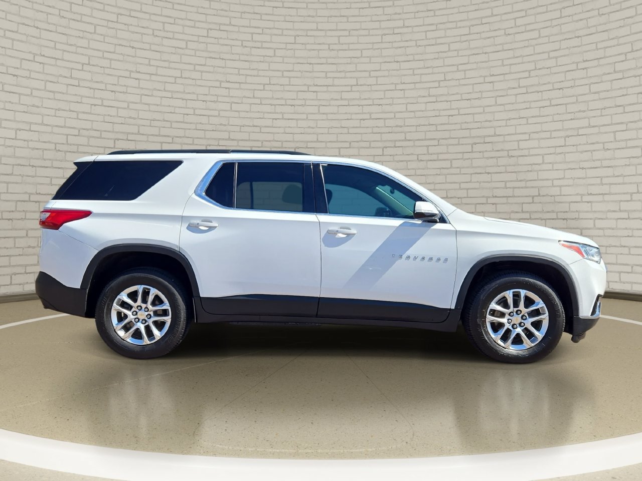 Used 2019 Chevrolet Traverse LT FWD image 4