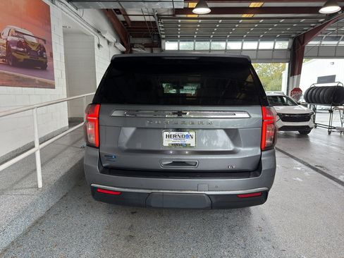 Used 2021 Chevrolet Suburban LT image 25
